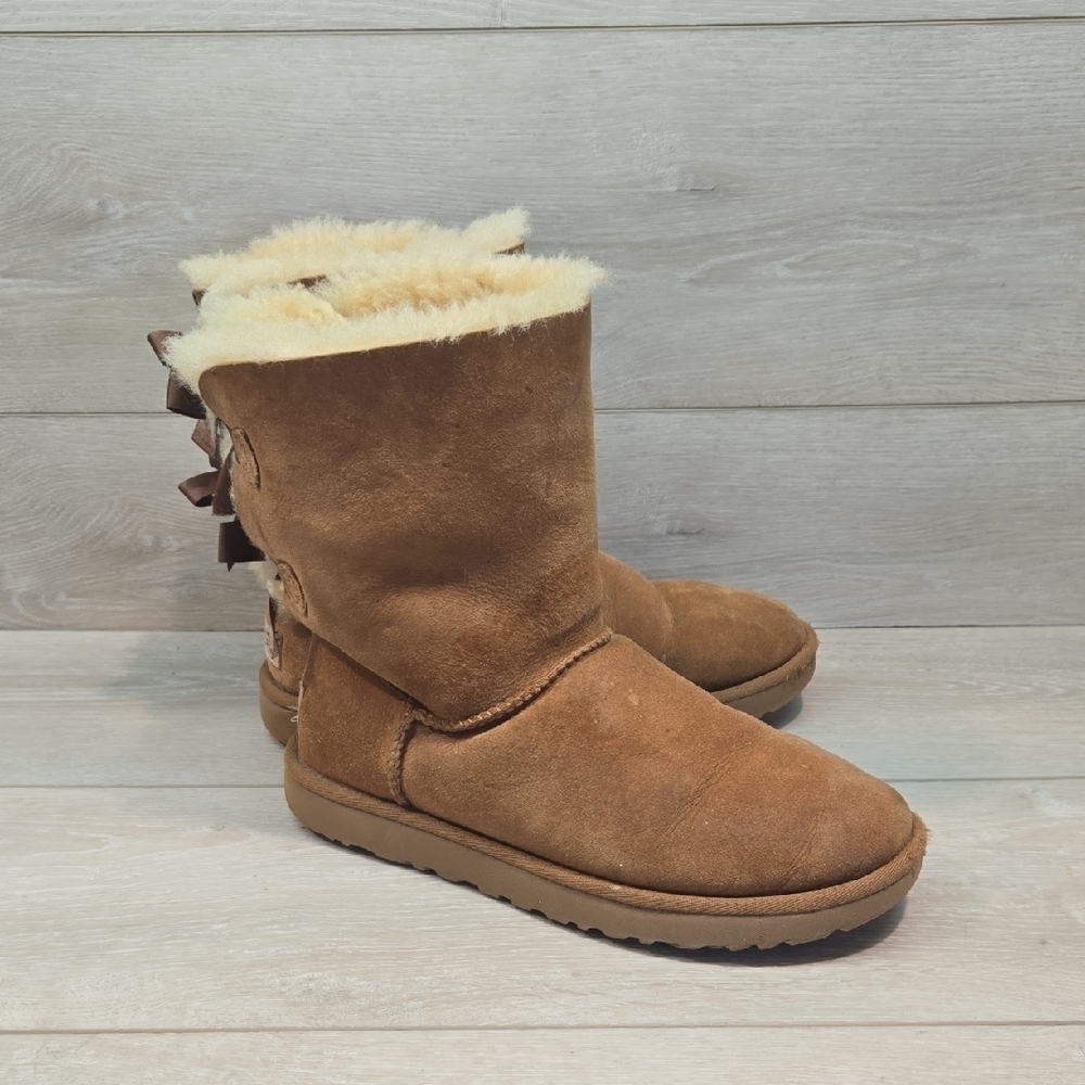 UGG Australia Women Chestnut Winter Boots Shearling Shoes Sz 9
